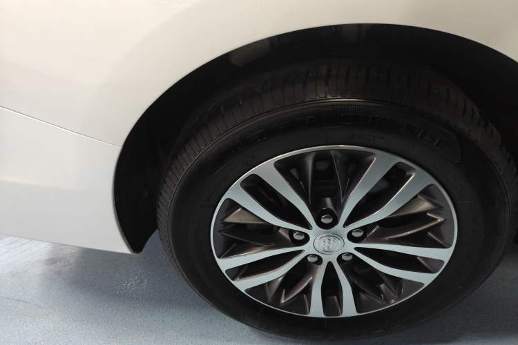 Used Buick GL8 2020 ES Land Cruiser 653T Luxury Edition Right Rear Wheel Hub