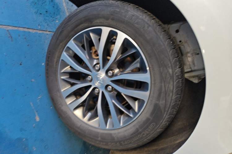 Used Buick GL8 2020 ES Land Cruiser 653T Comfort Edition Right Rear Wheel Hub
