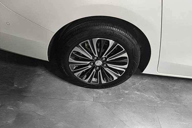 Used Buick GL8 2020 ES Land Cruiser 653T Luxury Model Right Rear Wheel Hub