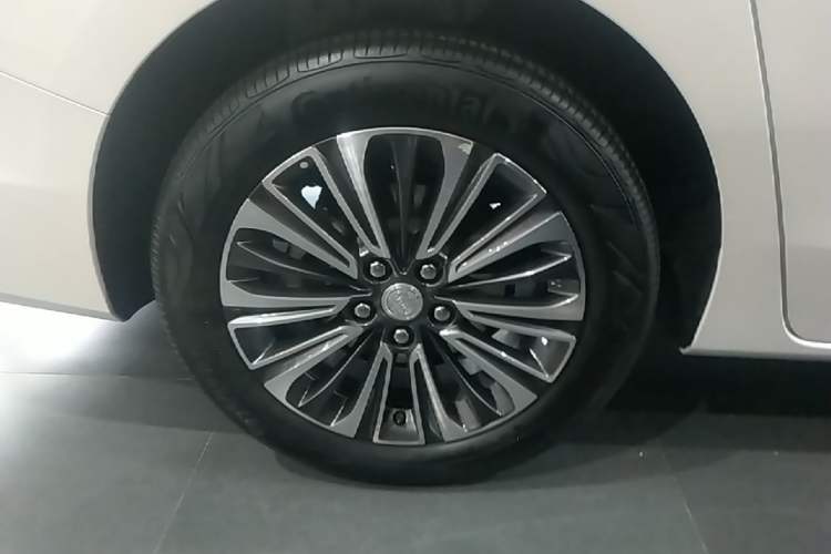 Used Buick GL8 2020 ES Land Cruiser 653T Luxury Model Right Rear Wheel Hub
