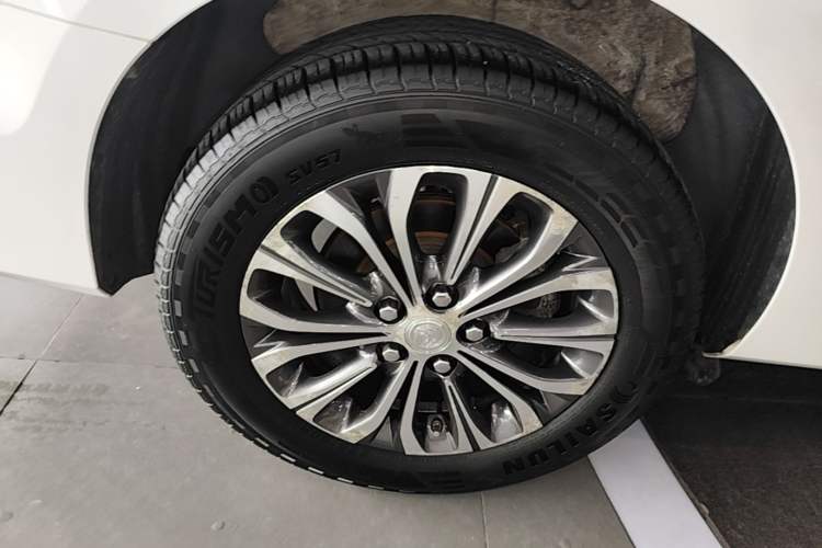 Used Buick GL8 2020 Land Business Class 652T Luxury Model Right Rear Wheel Hub