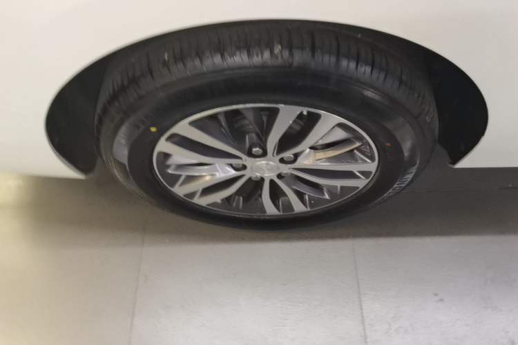Used Buick GL8 2020 ES Land Cruiser 653T Luxury Edition Right Rear Wheel Hub
