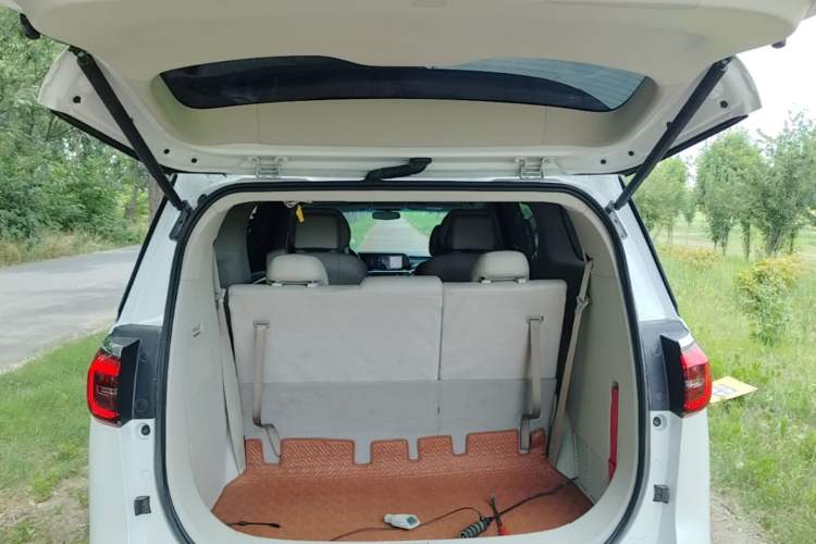 Used Buick GL8 2020 ES Land Cruiser 653T Comfort Edition Trunk