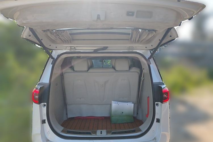 Used Buick GL8 2020 ES Land Cruiser 653T Comfort Edition Trunk