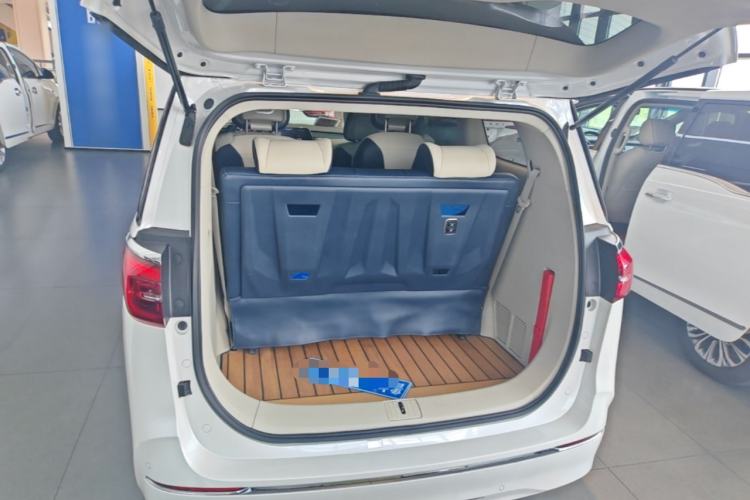 Used Buick GL8 2020 ES Land Cruiser 653T Comfort Edition Trunk