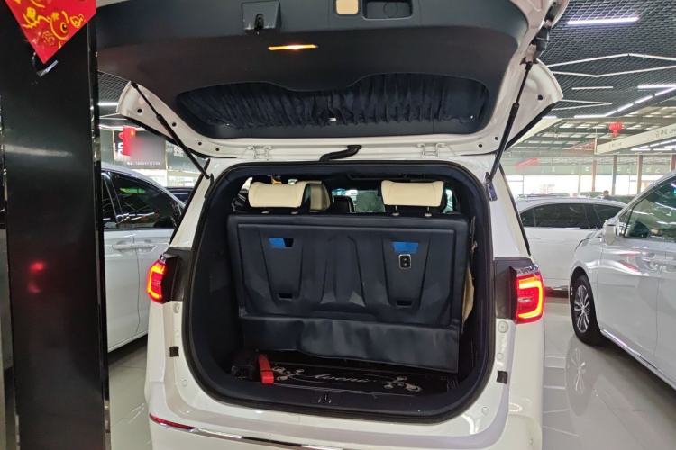 Used Buick GL8 2020 ES Land Cruiser 653T Comfort Edition Trunk