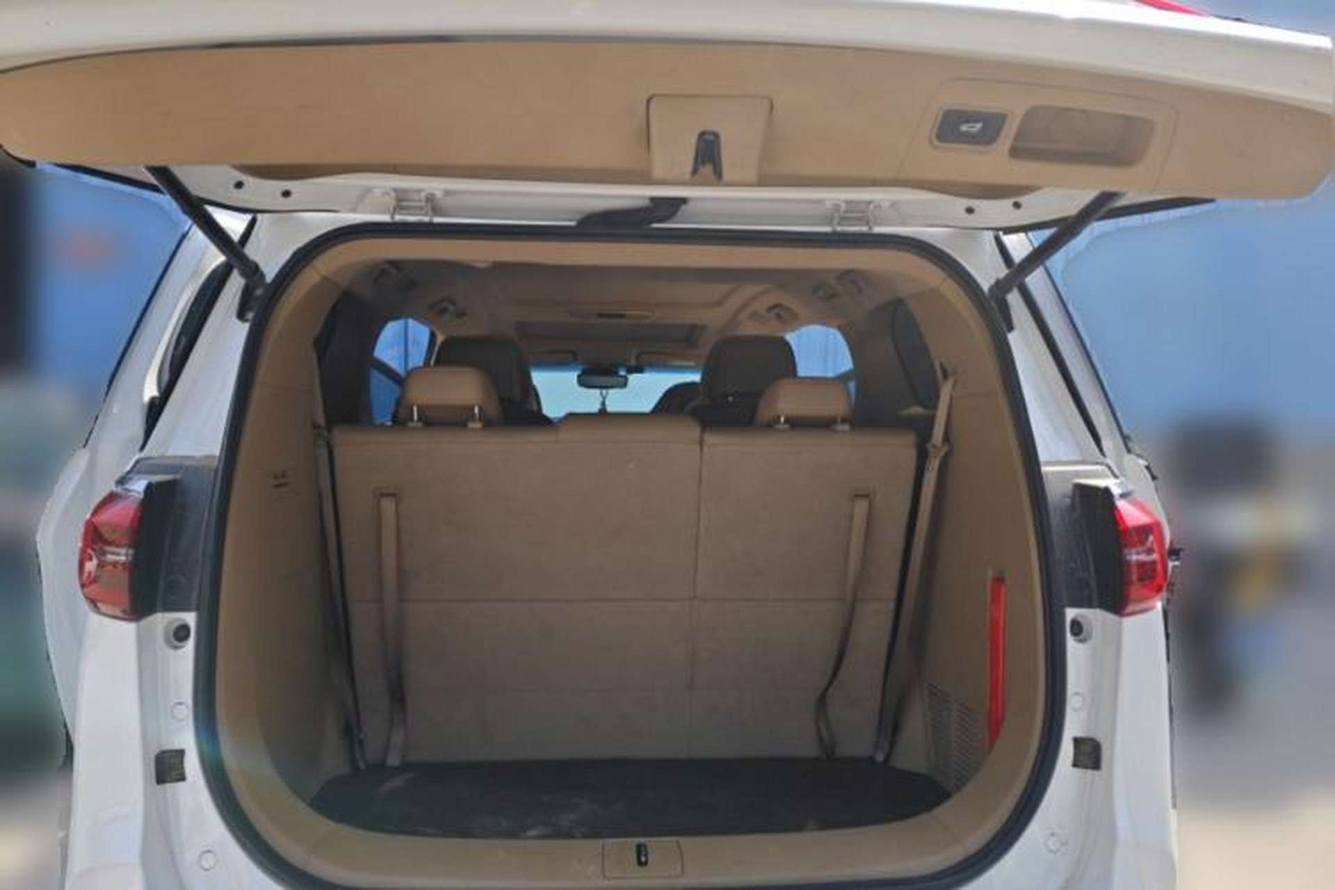 Used Buick GL8 2020 ES Land Cruiser 653T Luxury Edition Trunk