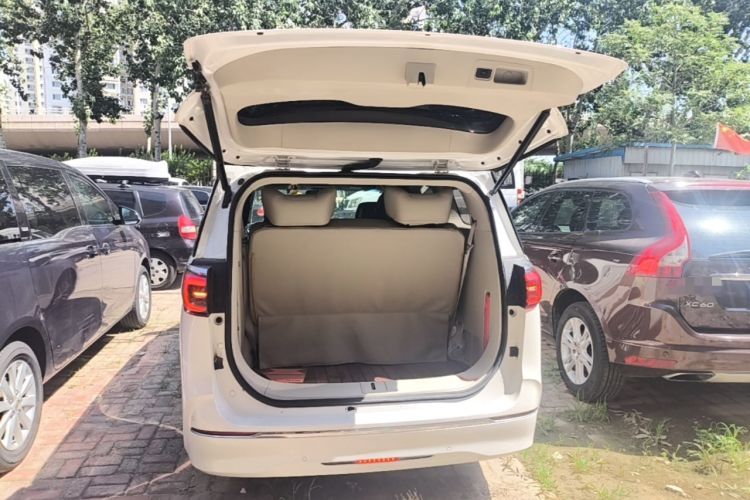 Used Buick GL8 2020 ES Land Cruiser 653T Comfort Edition Trunk