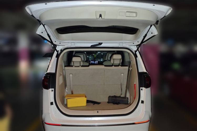 Used Buick GL8 2020 ES Land Cruiser 653T Comfort Edition Trunk