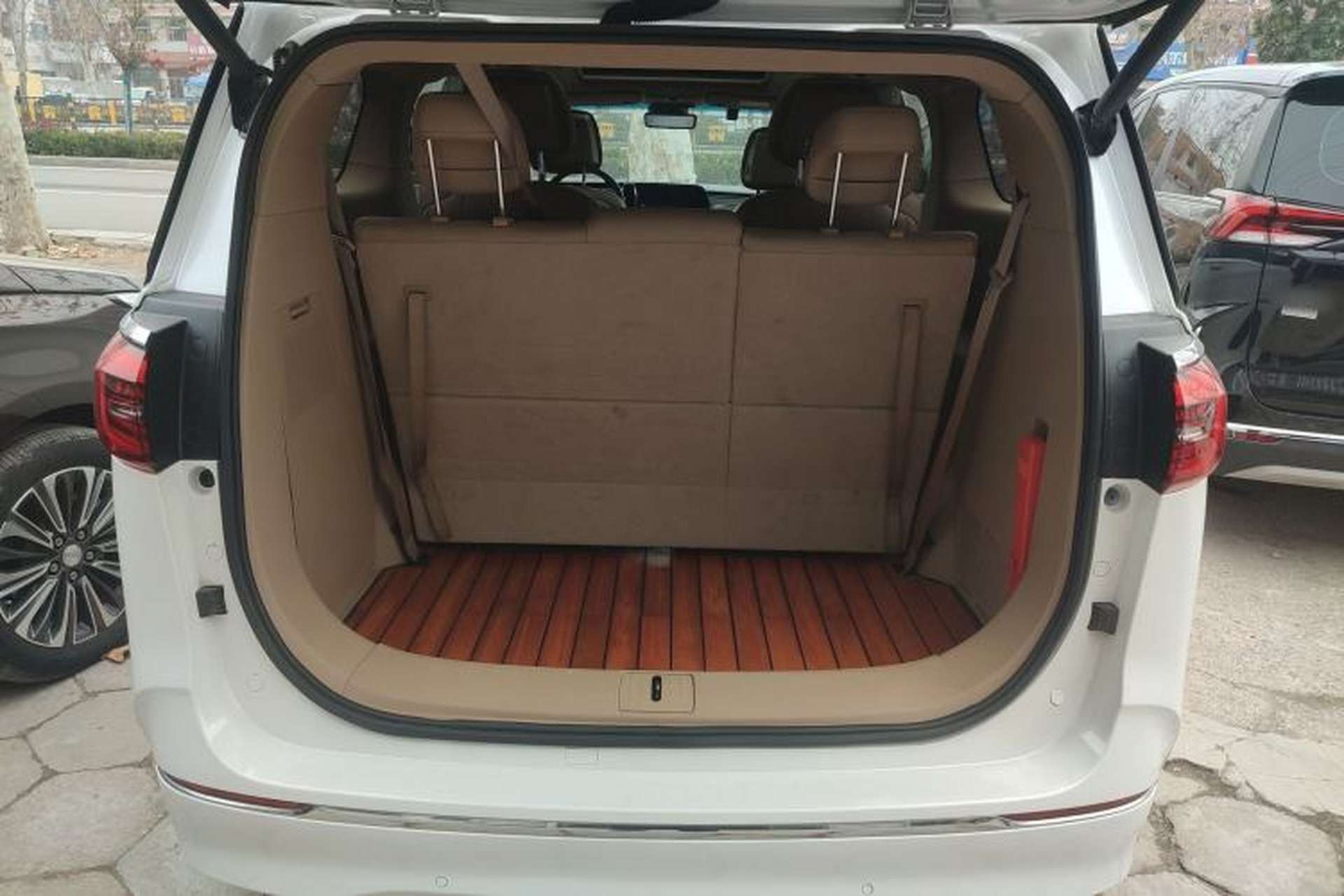 Used Buick GL8 2020 ES Land Cruiser 653T Luxury Model Trunk