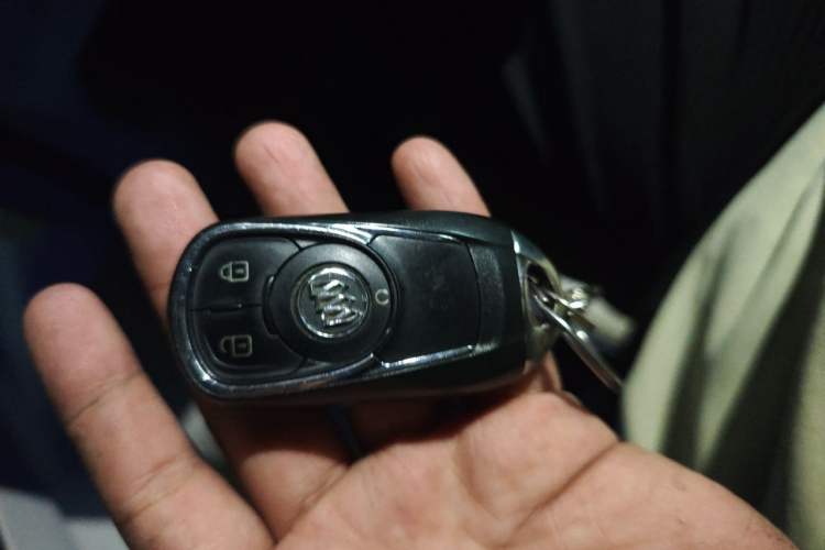 Used Buick GL8 2020 ES Land Cruiser 653T Comfort Edition Vehicle Key