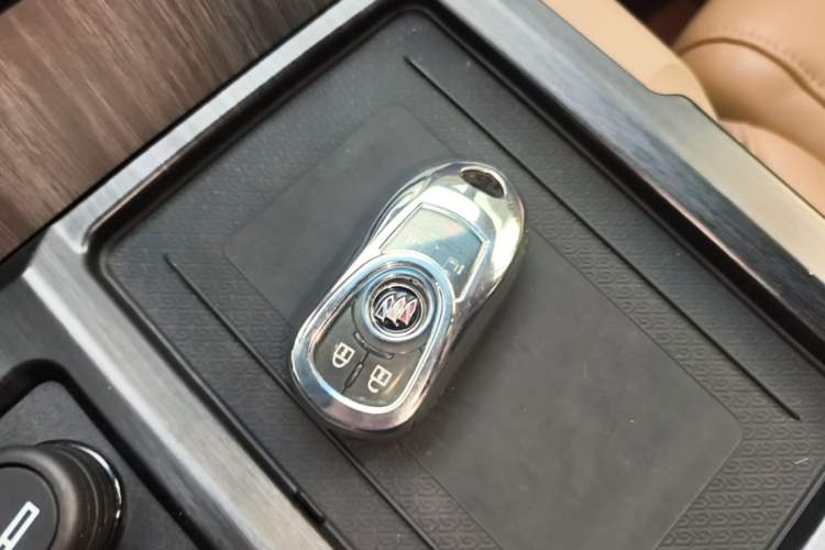 Used Buick GL8 2020 ES Land Cruiser 653T Luxury Edition Vehicle Key