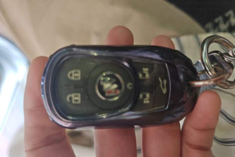 Used Buick GL8 2020 ES Land Cruiser 653T Luxury Model Vehicle Key