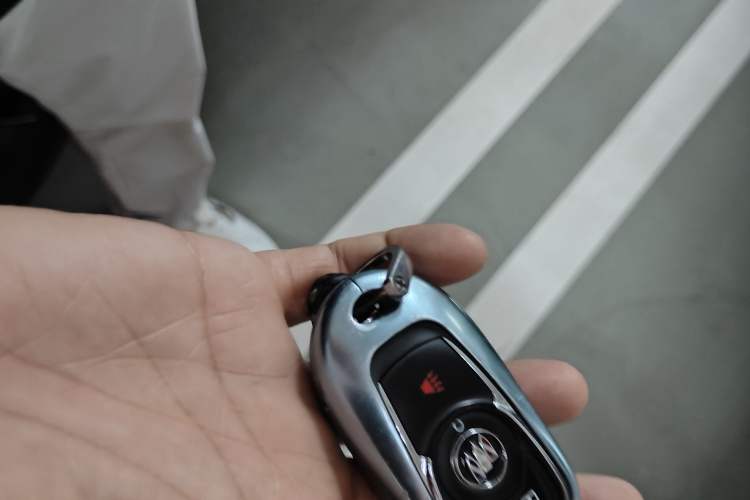 Used Buick GL8 2020 ES Land Cruiser 653T Comfort Edition Vehicle Key