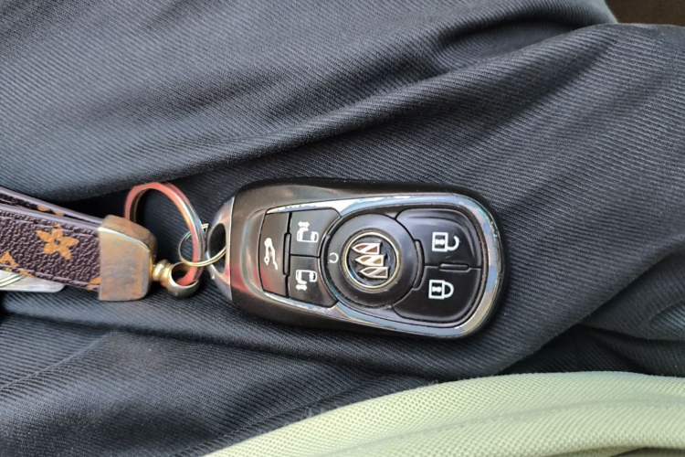 Used Buick GL8 2020 ES Land Cruiser 653T Luxury Model Vehicle Key