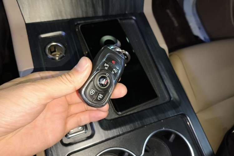 Used Buick GL8 2020 ES Land Cruiser 653T Luxury Edition Vehicle Key