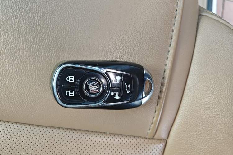 Used Buick GL8 2020 ES Land Cruiser 653T Luxury Model Vehicle Key