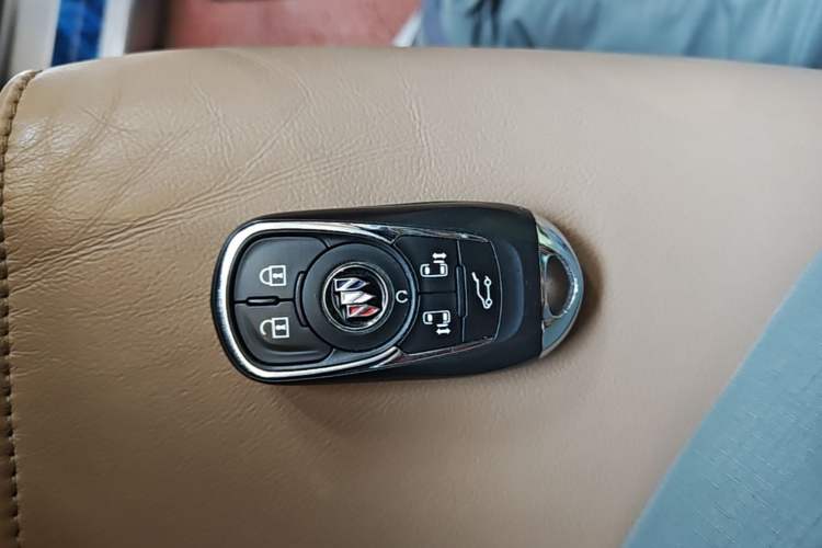Used Buick GL8 2020 ES Land Cruiser 653T Luxury Model Vehicle Key