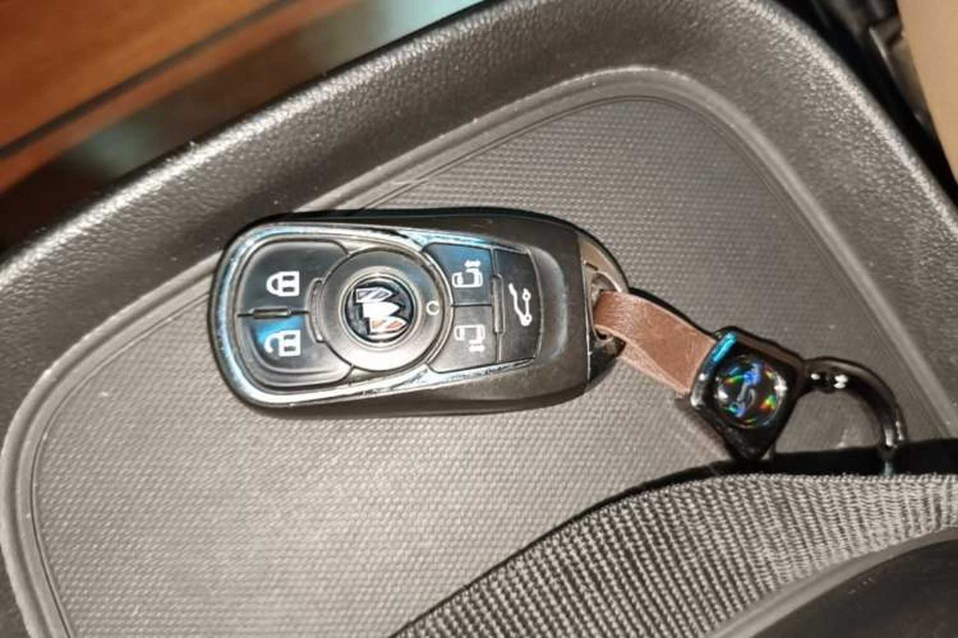 Used Buick GL8 2020 ES Land Cruiser 653T Luxury Model Vehicle Key