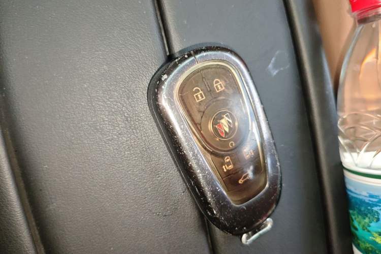 Used Buick GL8 2020 ES Land Cruiser 653T Luxury Model Vehicle Key