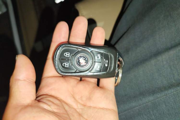 Used Buick GL8 2020 ES Land Cruiser 653T Luxury Model Vehicle Key