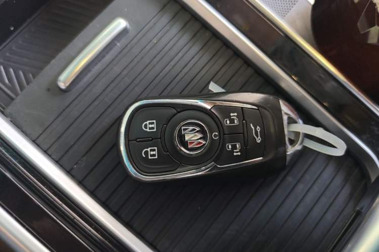 Used Buick GL8 2020 ES Land Cruiser 653T Luxury Model Vehicle Key