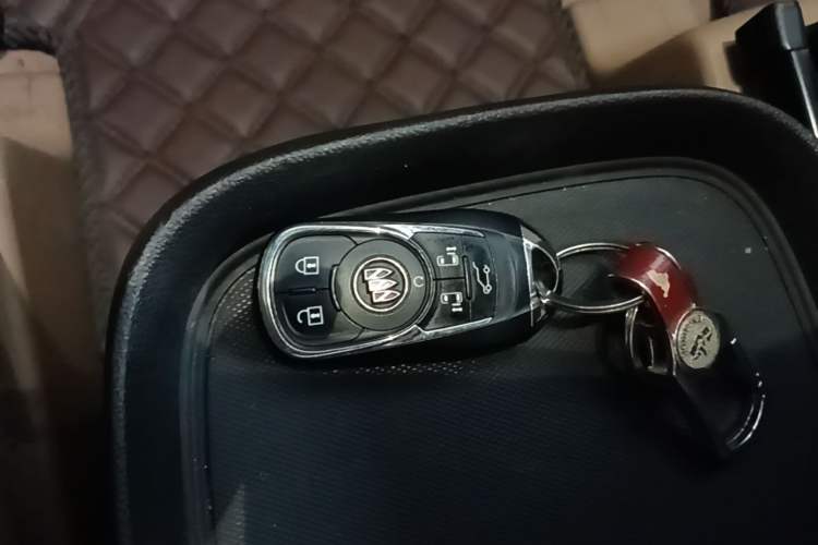 Used Buick GL8 2020 ES Land Cruiser 653T Luxury Edition Vehicle Key