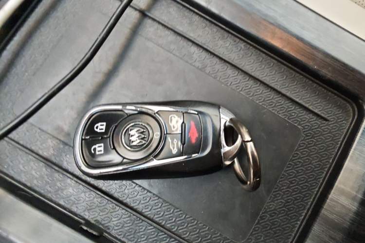 Used Buick GL8 2020 Land Cruiser Executive Class 652T Comfort Model Vehicle Key
