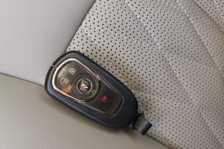 Used Buick GL8 2020 Land Cruiser Executive Class 652T Comfort Model Vehicle Key