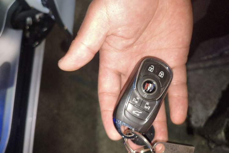 Used Buick GL8 2020 ES Land Cruiser 653T Comfort Edition Vehicle Key