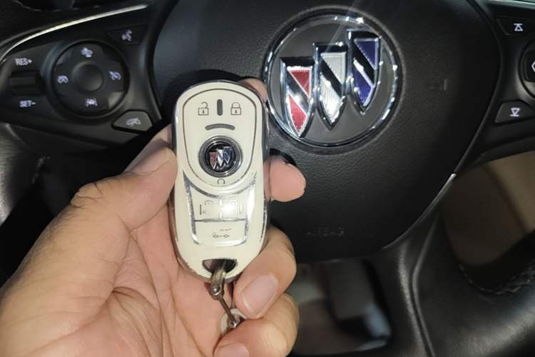 Used Buick GL8 2020 ES Land Cruiser 653T Luxury Model Vehicle Key
