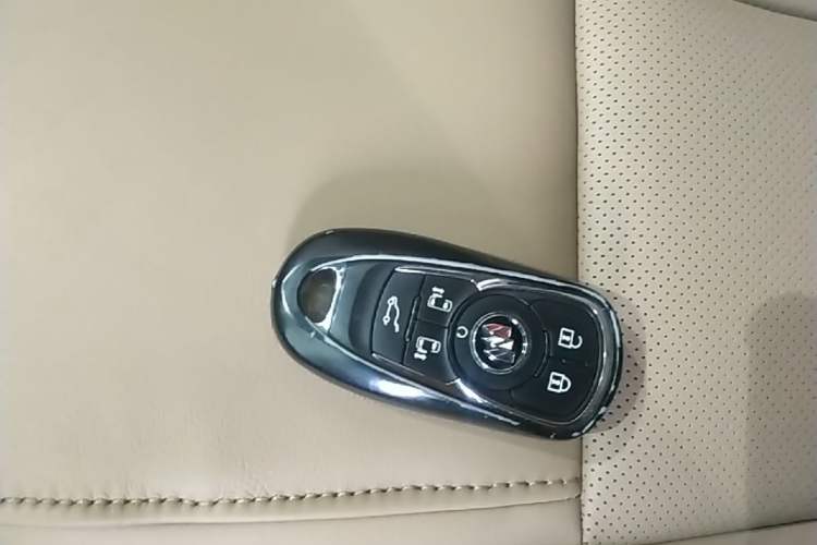 Used Buick GL8 2020 ES Land Cruiser 653T Luxury Model Vehicle Key