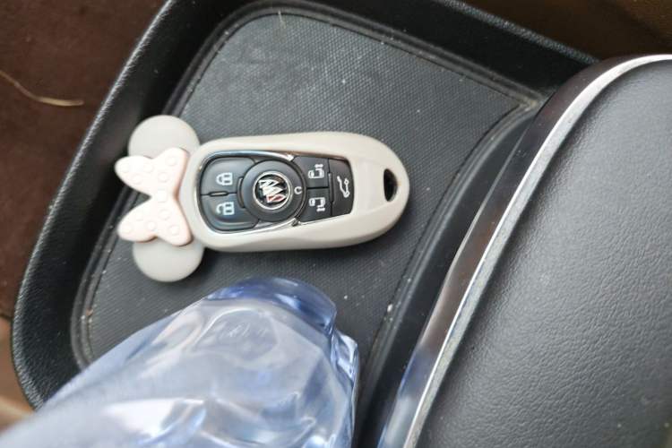 Used Buick GL8 2020 ES Land Cruiser 653T Luxury Model Vehicle Key