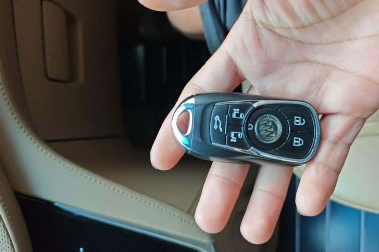 Used Buick GL8 2020 ES Land Cruiser 653T Flagship Model Vehicle Key