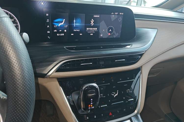 Used Buick GL8 2020 ES Land Cruiser 653T Luxury Model Audio And AC Panel