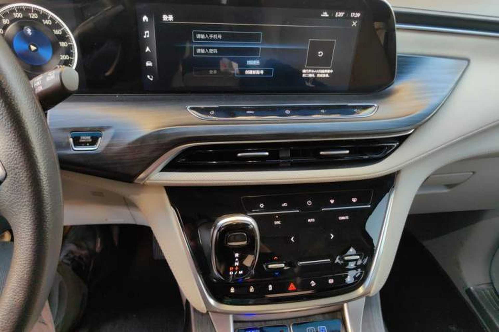 Used Buick GL8 2020 ES Land Cruiser 653T Comfort Edition Audio And AC Panel