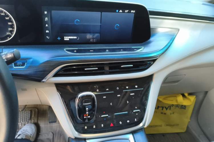 Used Buick GL8 2020 ES Land Cruiser 653T Comfort Edition Audio And AC Panel