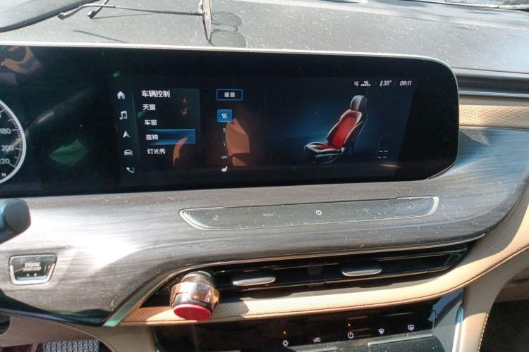 Used Buick GL8 2020 ES Land Cruiser 653T Luxury Edition Audio And AC Panel