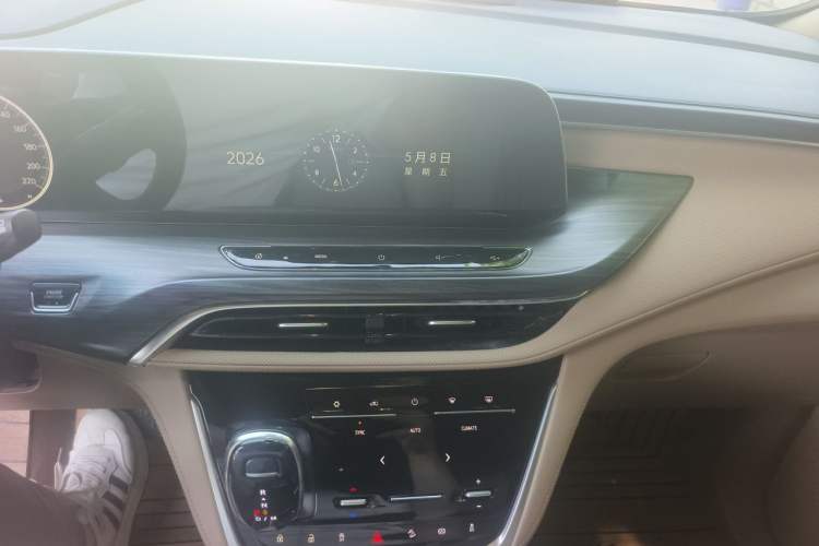 Used Buick GL8 2020 ES Land Cruiser 653T Luxury Edition Audio And AC Panel