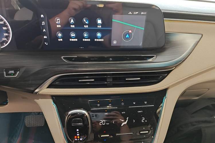Used Buick GL8 2020 ES Land Cruiser 653T Comfort Edition Audio And AC Panel