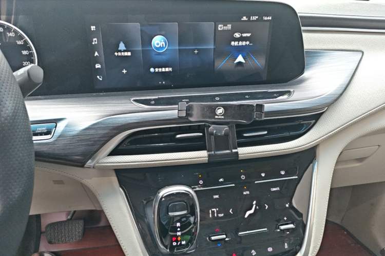 Used Buick GL8 2020 ES Land Cruiser 653T Comfort Edition Audio And AC Panel
