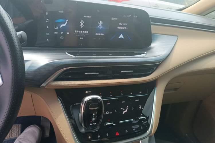 Used Buick GL8 2020 ES Land Cruiser 653T Luxury Edition Audio And AC Panel