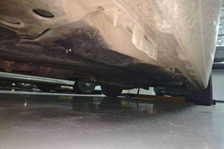 Used Buick GL8 2020 ES Land Cruiser 653T Comfort Edition Chassis Front Left