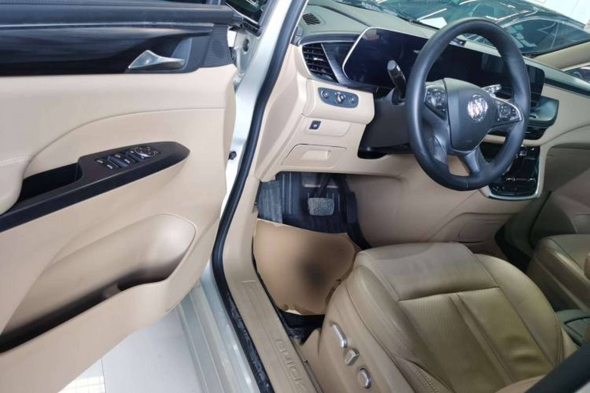 Used Buick GL8 2020 ES Land Cruiser 653T Luxury Model Driver Seat