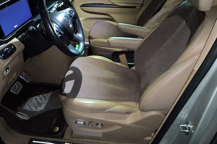 Used Buick GL8 2020 ES Land Cruiser 653T Flagship Model Driver Seat