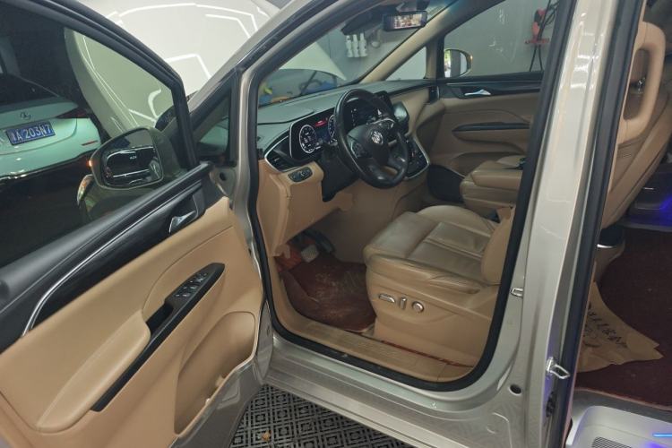 Used Buick GL8 2020 ES Land Cruiser 653T Luxury Model Driver Seat
