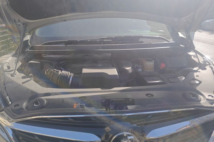 Used Buick GL8 2020 ES Land Cruiser 653T Luxury Model Engine Bay
