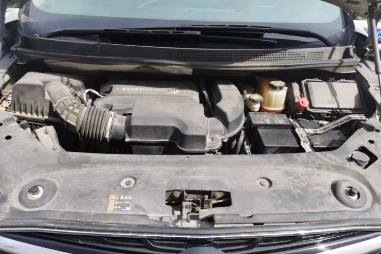 Used Buick GL8 2020 ES Land Cruiser 653T Luxury Model Engine Bay