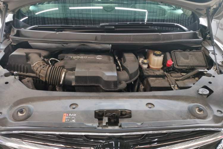 Used Buick GL8 2020 ES Land Cruiser 653T Luxury Model Engine Bay