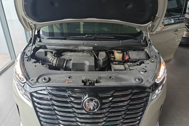 Used Buick GL8 2020 ES Land Cruiser 653T Luxury Model Engine Bay